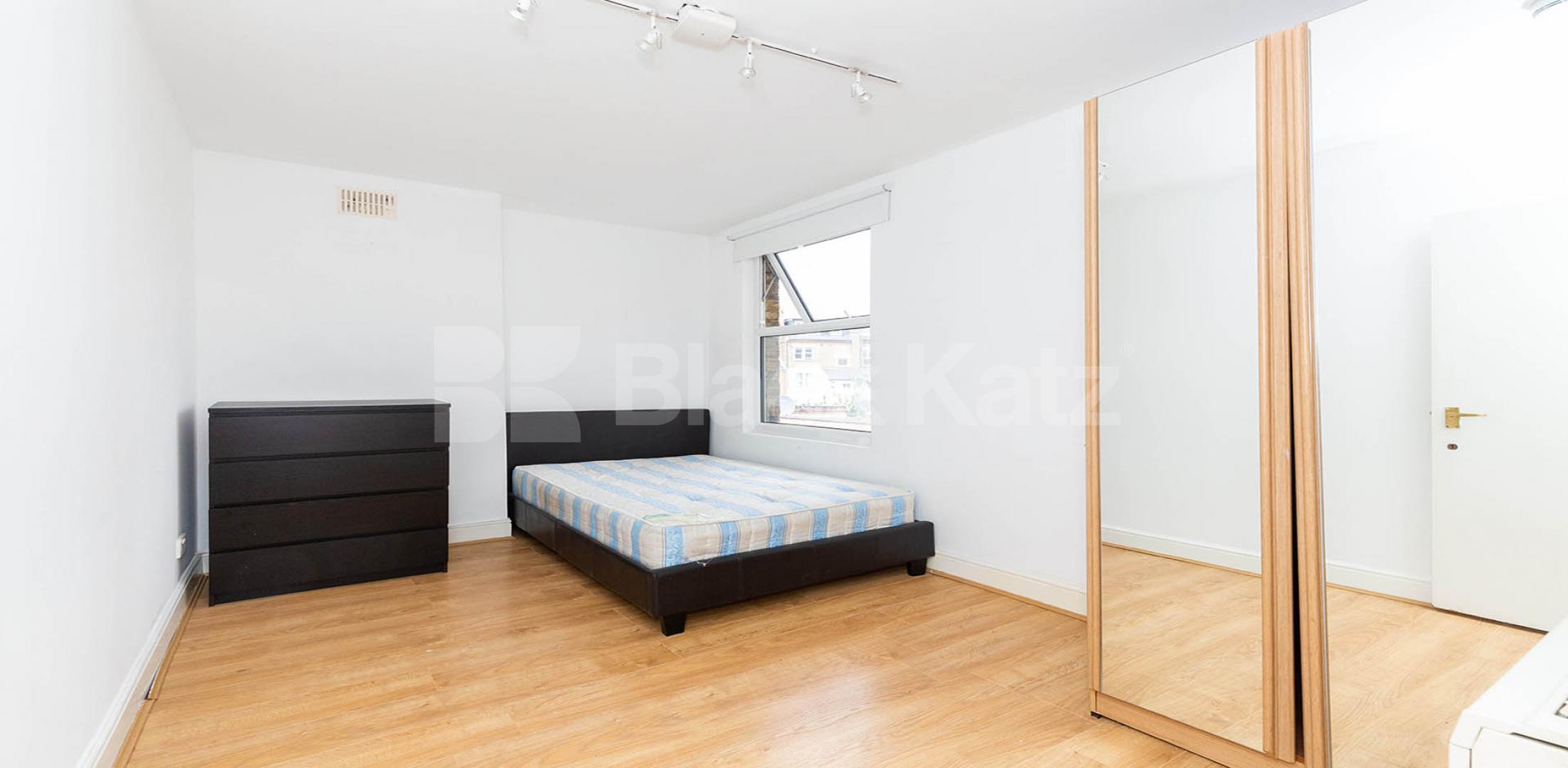			4 Bedroom, 1 bath, 1 reception Flat			 Criterion Mews, UPPER HOLLOWAY 
